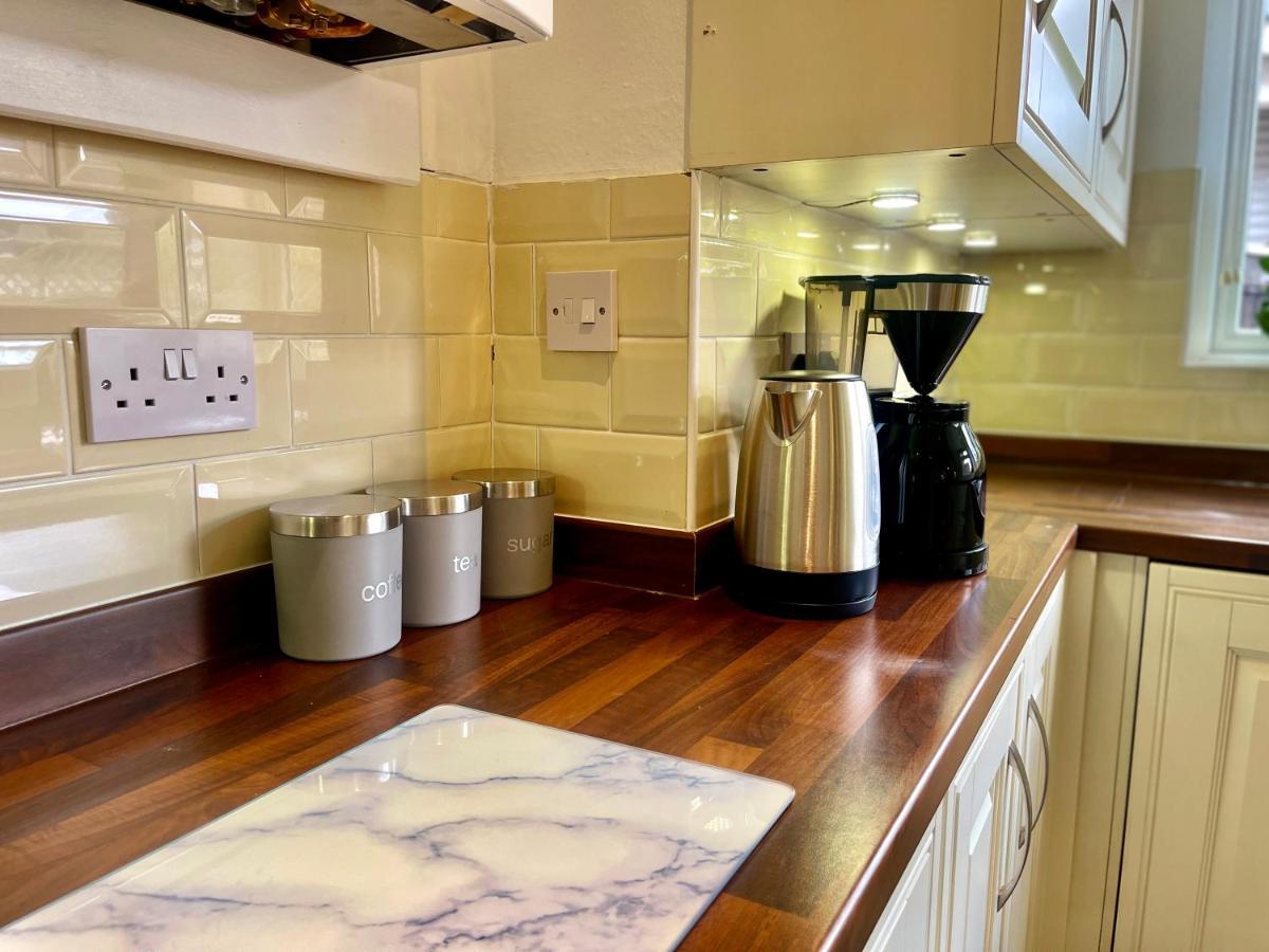 Stylish 3 Bed Chigwell Home With Free Parking Esterno foto