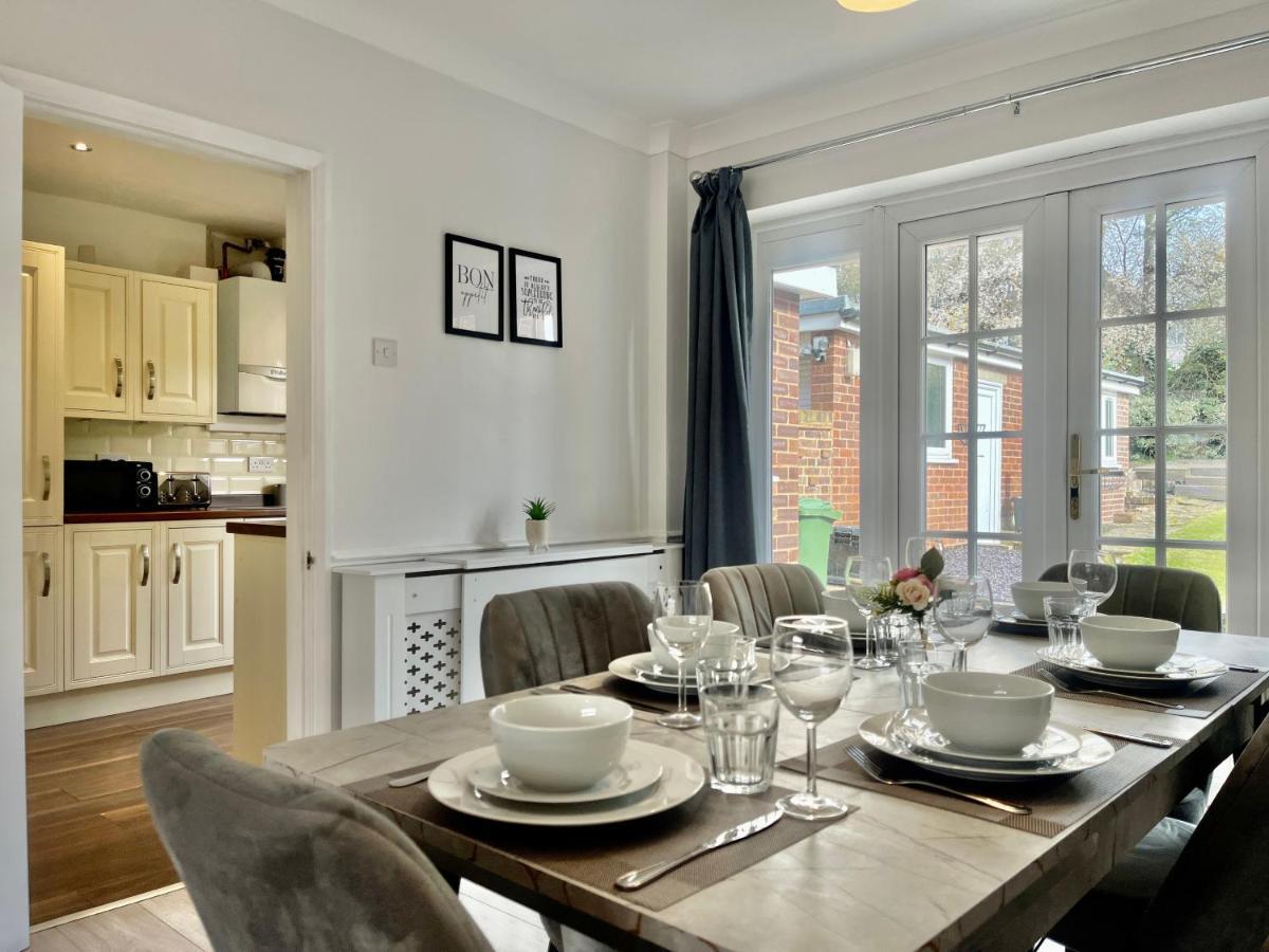 Stylish 3 Bed Chigwell Home With Free Parking Esterno foto