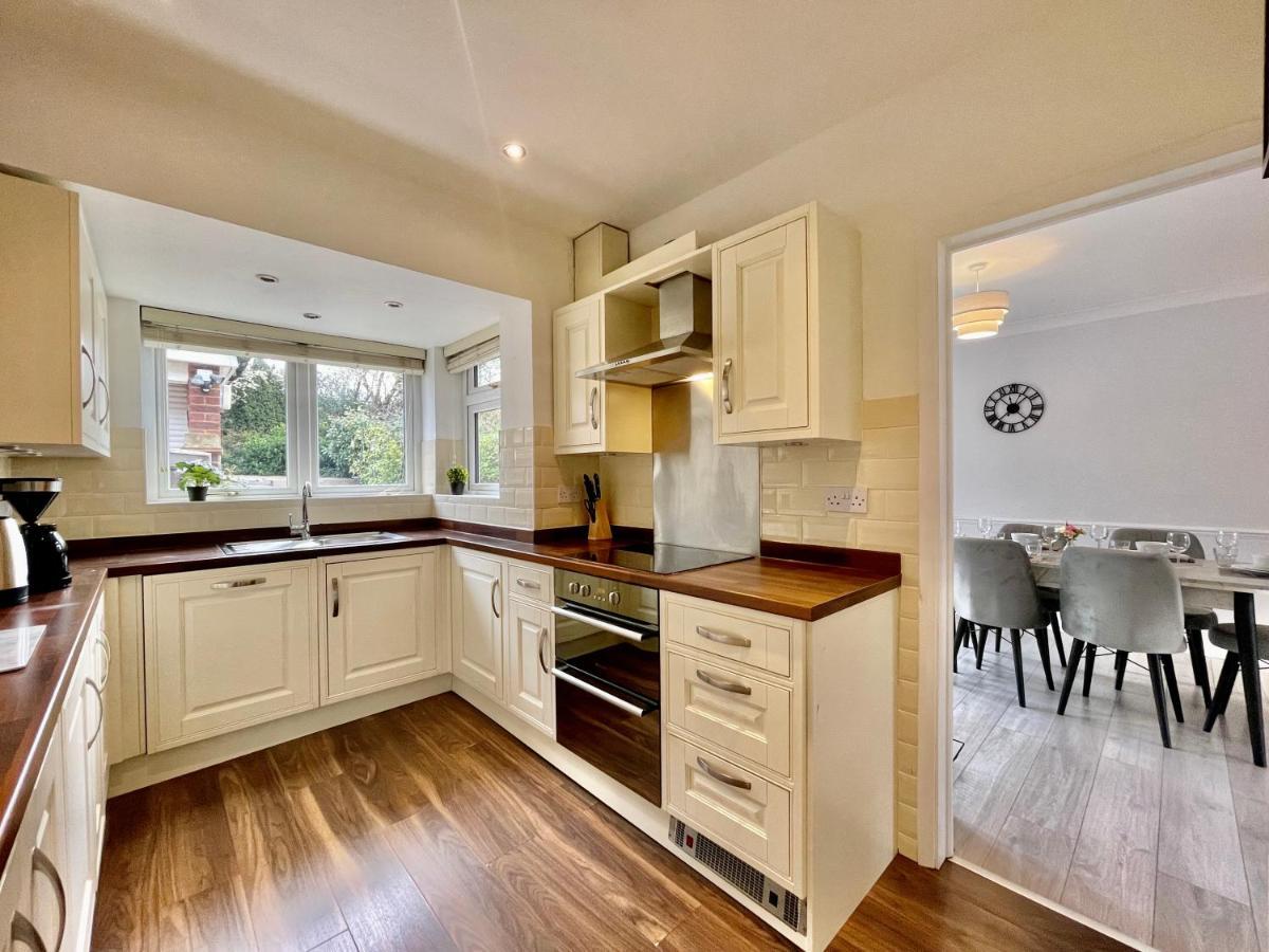 Stylish 3 Bed Chigwell Home With Free Parking Esterno foto
