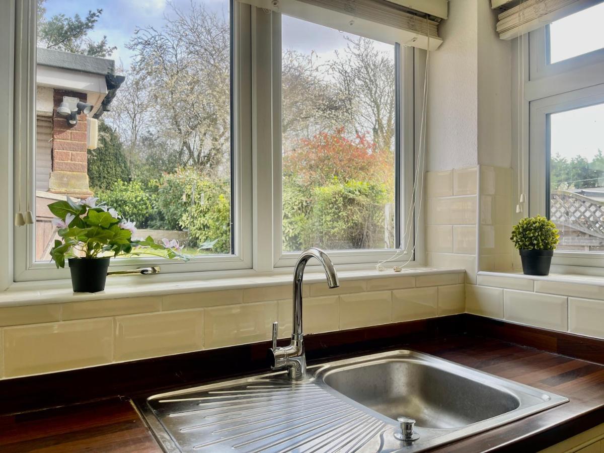 Stylish 3 Bed Chigwell Home With Free Parking Esterno foto