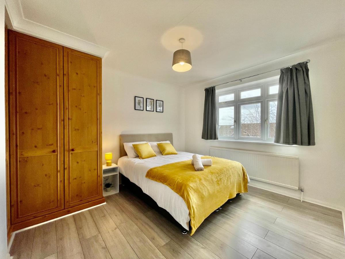 Stylish 3 Bed Chigwell Home With Free Parking Esterno foto