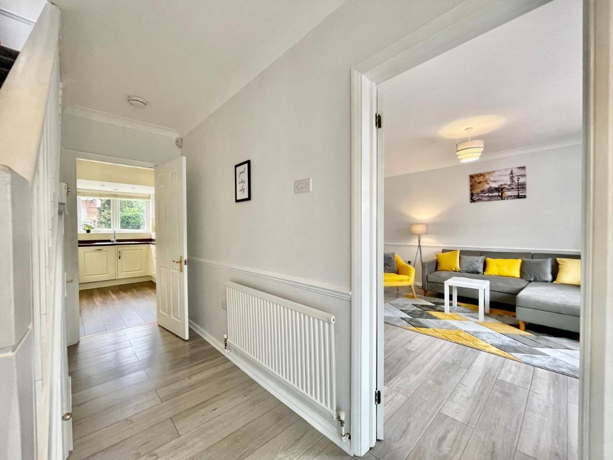 Stylish 3 Bed Chigwell Home With Free Parking Esterno foto