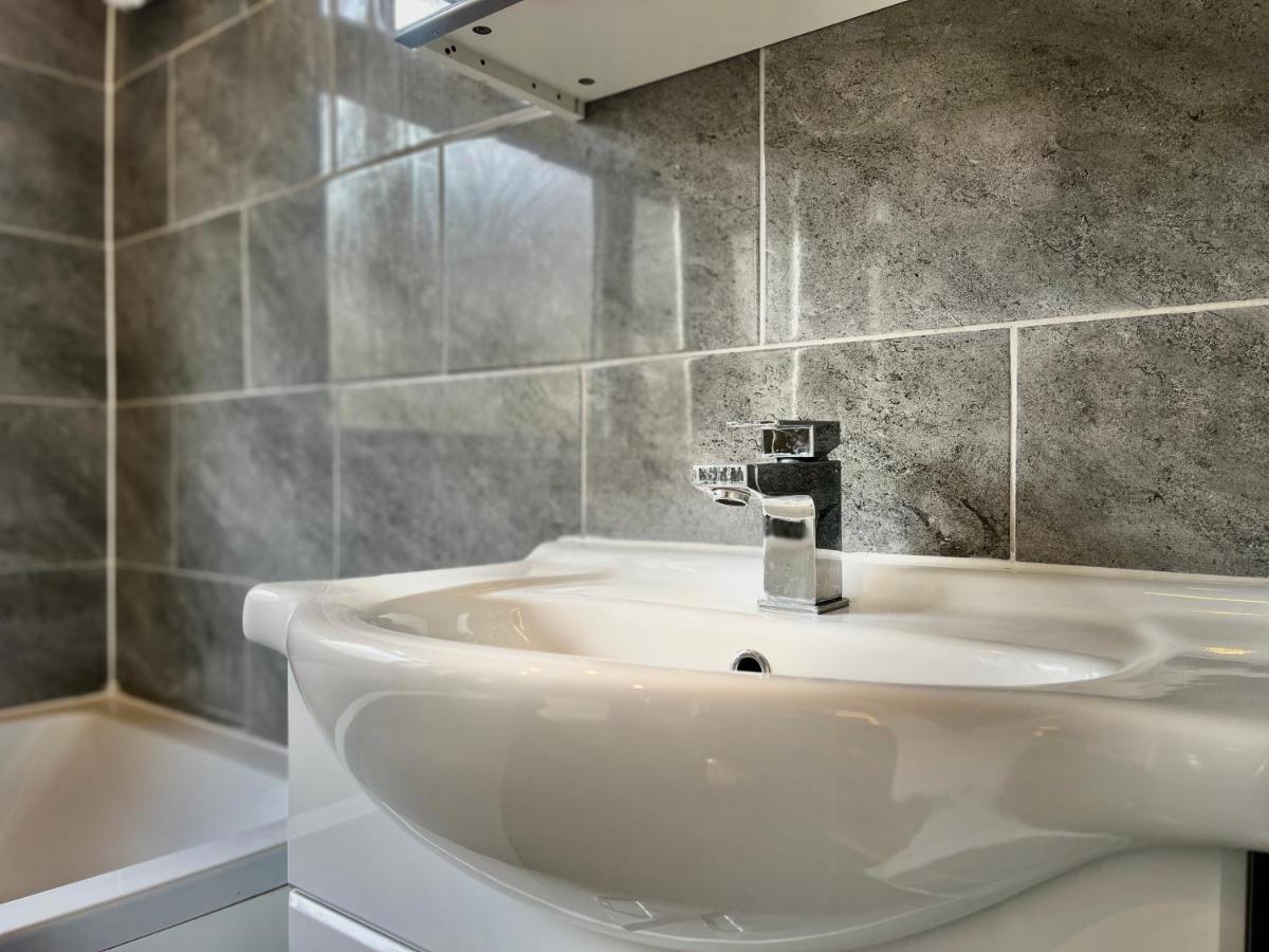 Stylish 3 Bed Chigwell Home With Free Parking Esterno foto