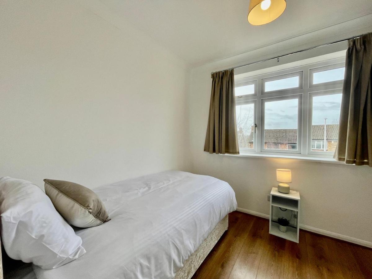 Stylish 3 Bed Chigwell Home With Free Parking Esterno foto