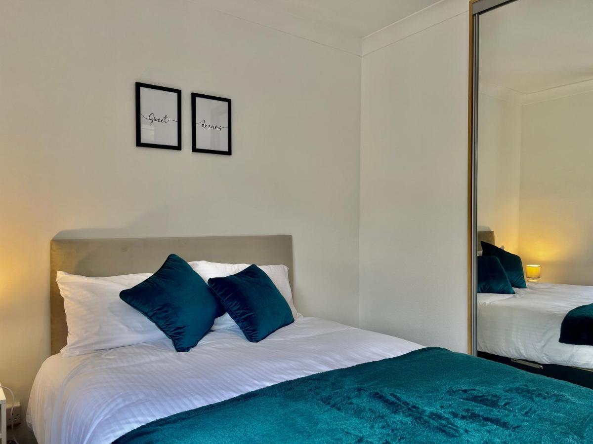Stylish 3 Bed Chigwell Home With Free Parking Esterno foto