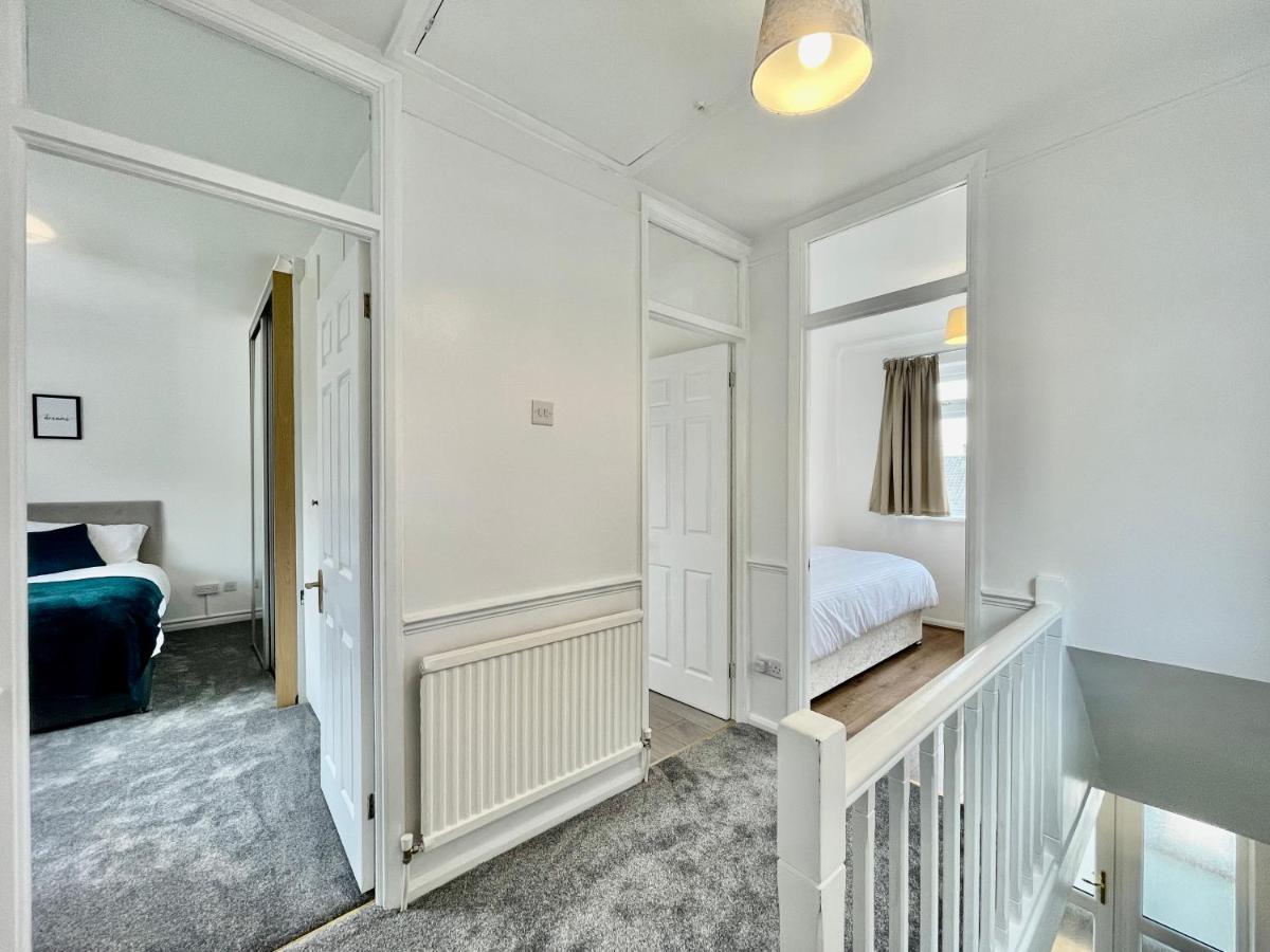 Stylish 3 Bed Chigwell Home With Free Parking Esterno foto