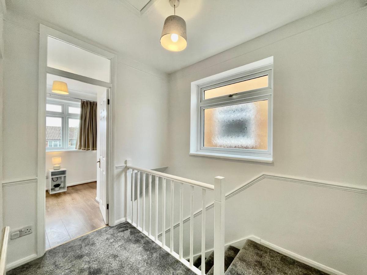 Stylish 3 Bed Chigwell Home With Free Parking Esterno foto