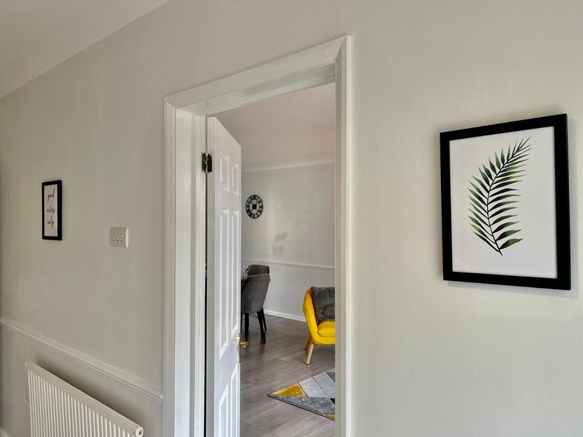Stylish 3 Bed Chigwell Home With Free Parking Esterno foto